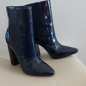 Pour La Victoire Elegant Navy Blue Ankle Boots